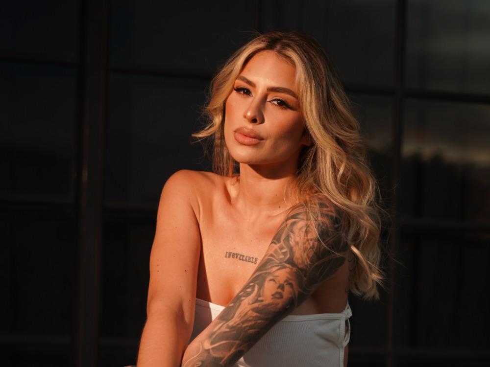 Mon Avis sur Eva Jagger, Latina tatouée sur CamSoda