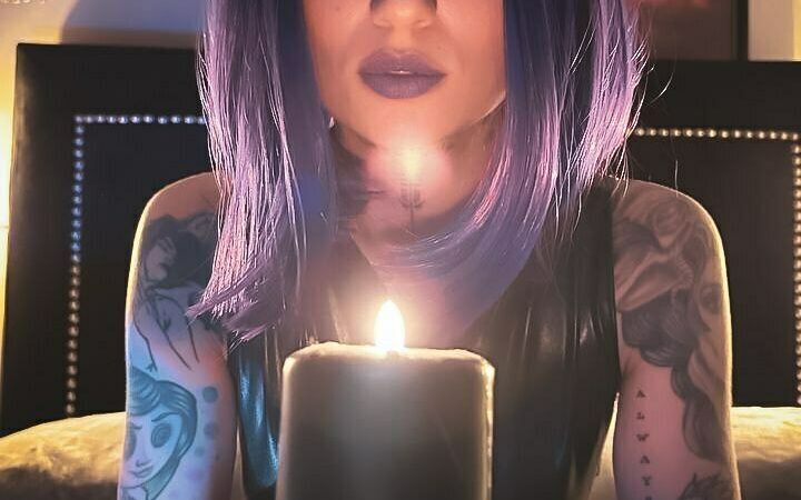 Mon avis concernant Isis Raichu, Camgirl Goth sur CamSoda