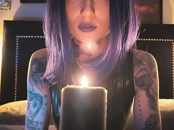 Mon avis concernant Isis Raichu, Camgirl Goth sur CamSoda