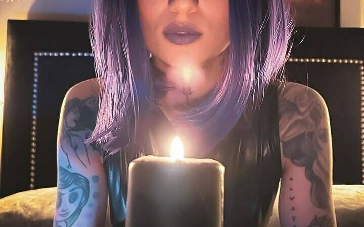 Mon avis concernant Isis Raichu, Camgirl Goth sur CamSoda